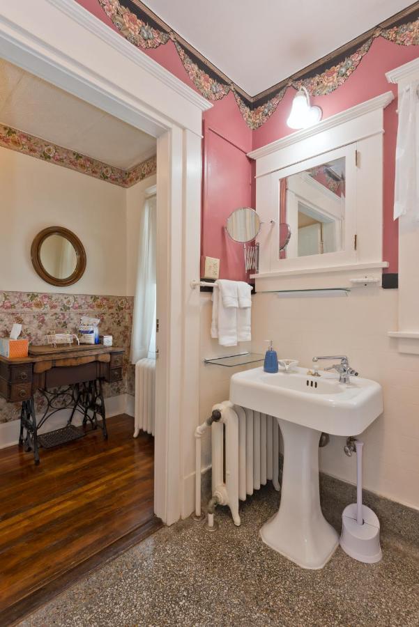 Five Seasuns Bed And Breakfast Порт Анджелес Екстериор снимка